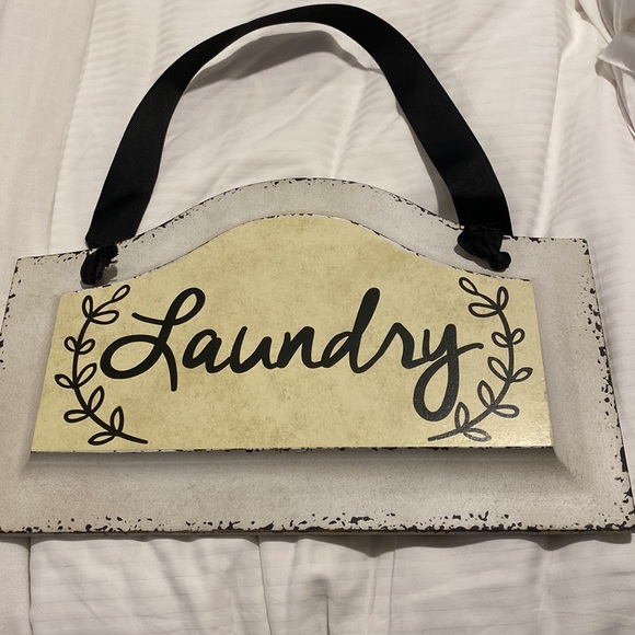 SHABBY CHIC WALL HANGING THAT SAYS LAUNDRY - Picture 8 of 8